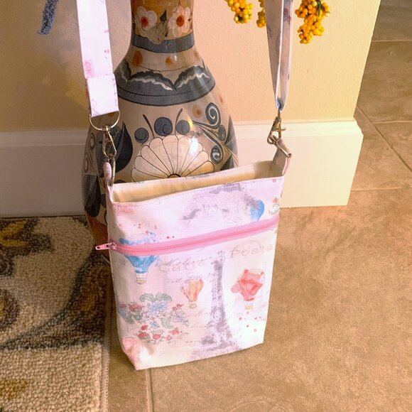 Handmade Pastel Cotton Crossbody Bag with Lining and Magnetic Snap Closure - Picture 7 of 10